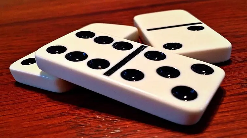 How to always win when playing dominoes: Summary of effective basic strategies